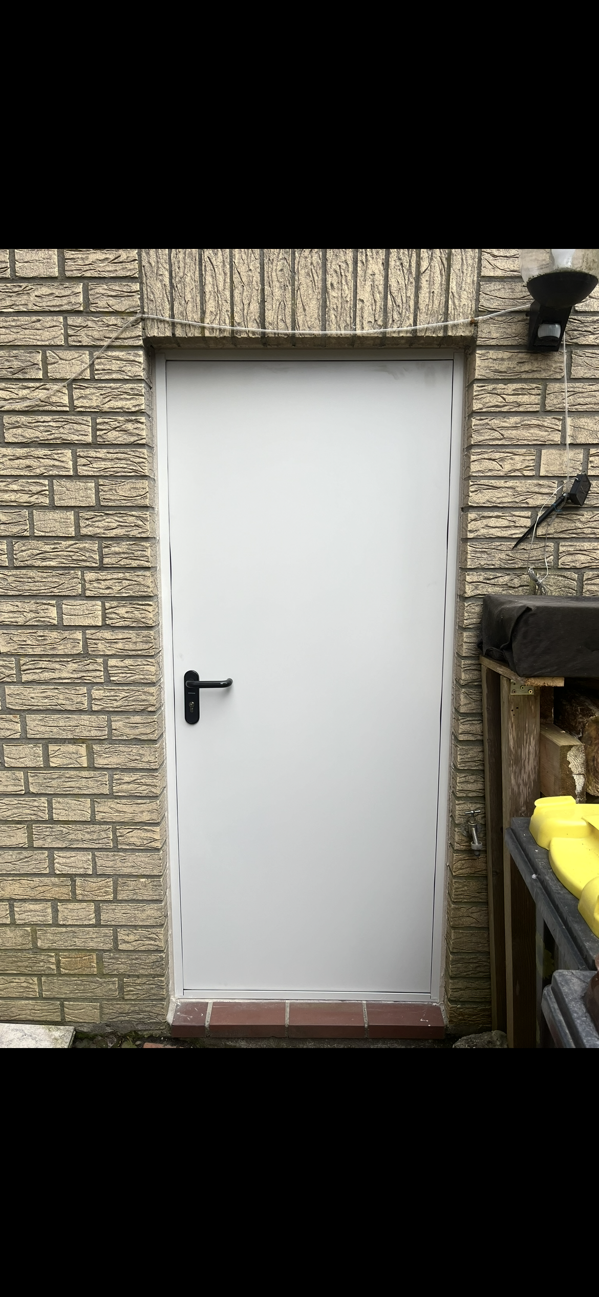 Nebeneingangstür aus Metall